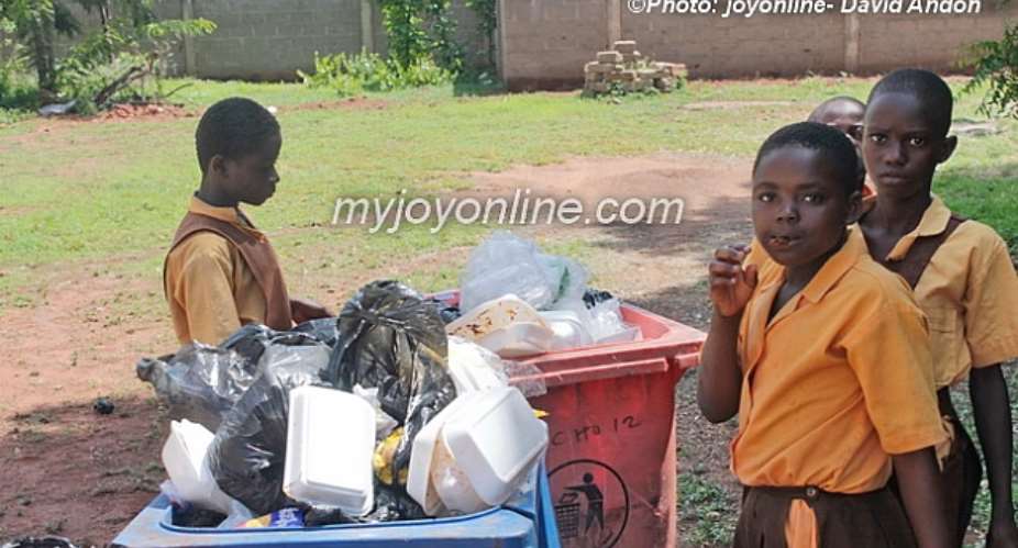 Photo of the week : Scavenging school children: Whose responsibility?