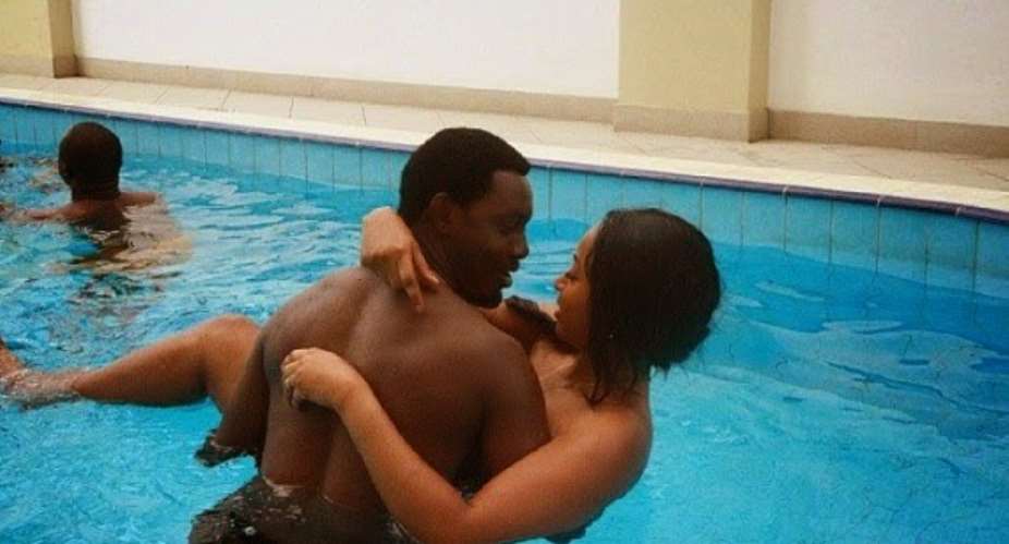 Comedian AY and His Wife Shares Romantic Moments together
