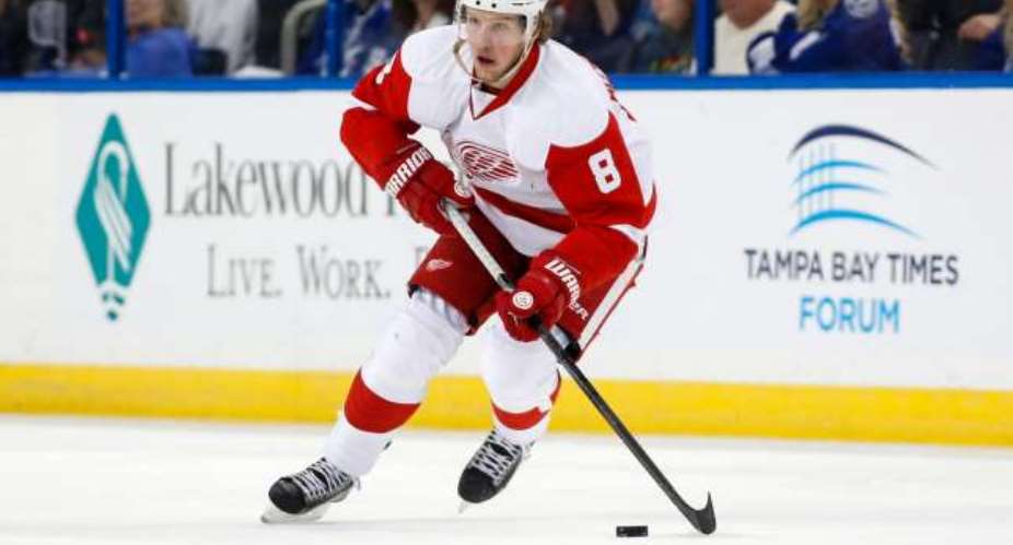 NHL: Late rally lifts Detroit Red Wings, New York Islanders bounce back