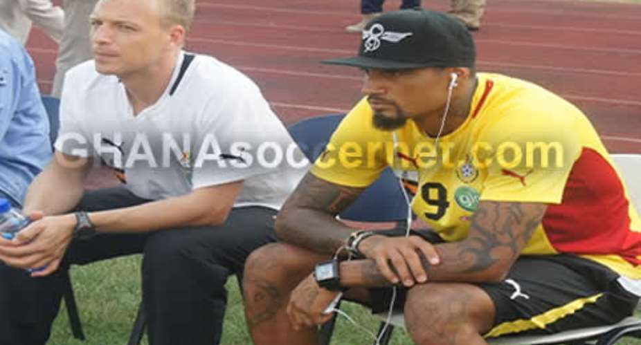 Kevin-Prince Boateng seated with his personal physio at Wednesday8217;s training session