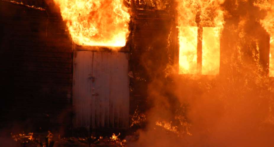 Breaking News: Deluxy Paint Warehouse On Fire
