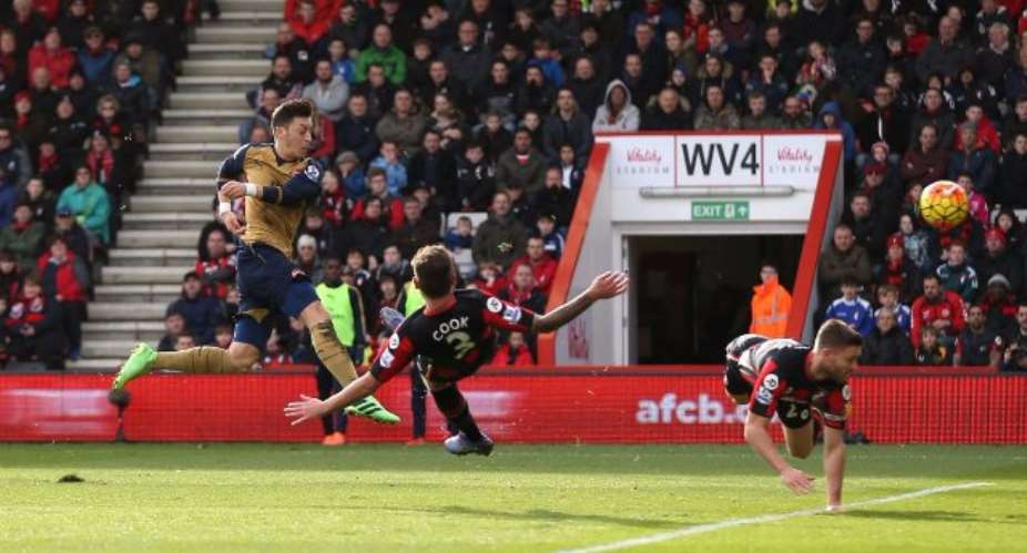 Arsenal beat Bournemouth with quickfire double to stay in touch