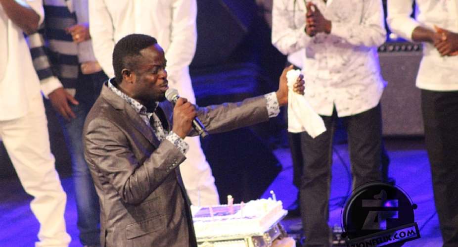 Pastor Ofori Amponsah Pops Up At Daddy Lumbas Birthday BashAlbum Launch, See What He Did – Photos
