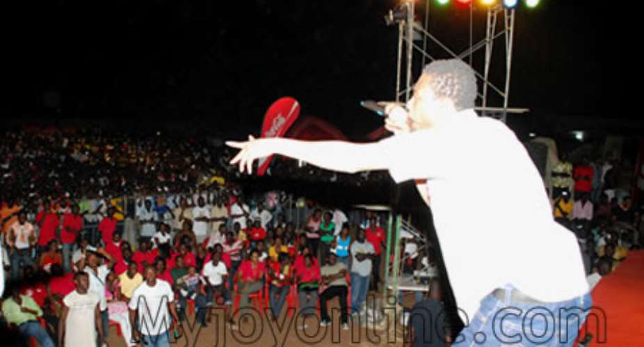 Okomfuo live on stage at the 2009 Luv FM Old Skuuls Reunion at the Ridge Park, Danyame, Kumasi.