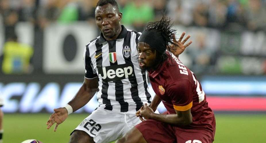 Kwadwo Asamoah in a fight for the ball with AS Roma8217;s Gervinho, will be called by Ghana