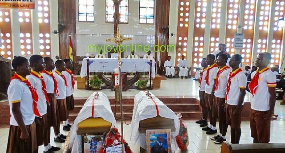 Glefe school children pay last respect to drowned colleagues