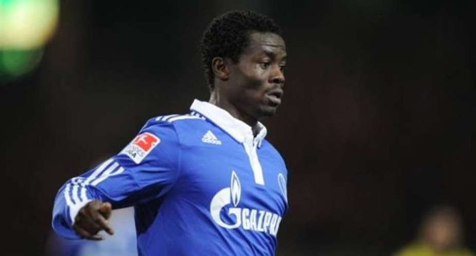 Anthony Annan playing for Schalke 04