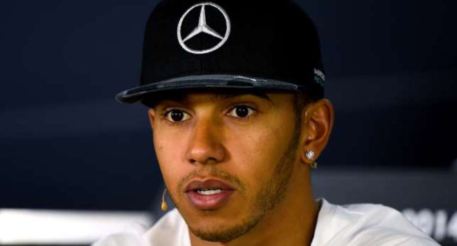 Lewis Hamilton backs three-car teams