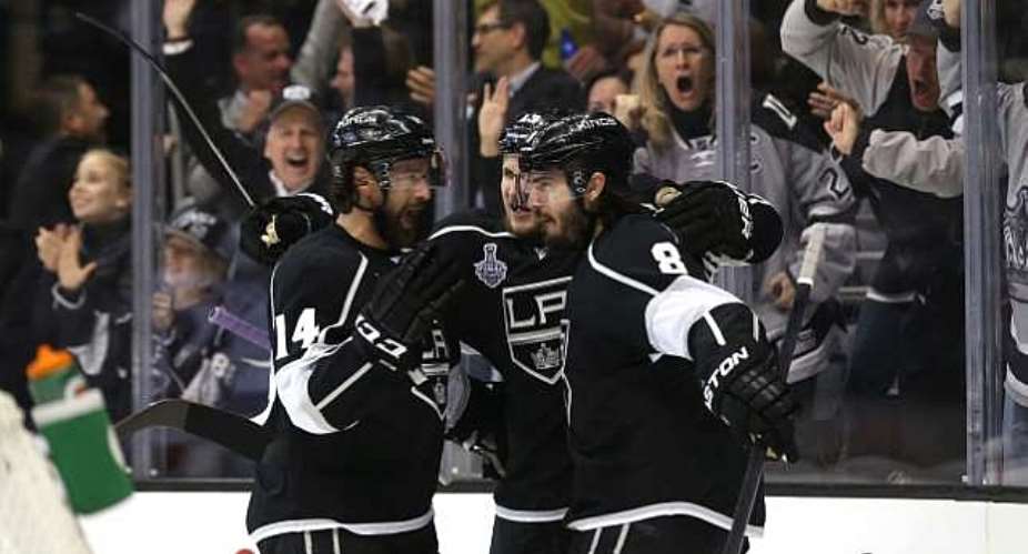 Los Angeles Kings edge New York Rangers to take game one