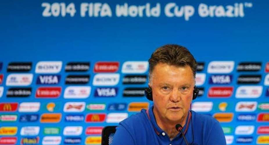 Netherlands coach Louis van Gaal defends tactics in Chile World Cup win