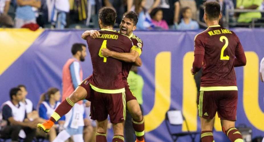 Venezuela stun Uruguay to reach Copa quarters