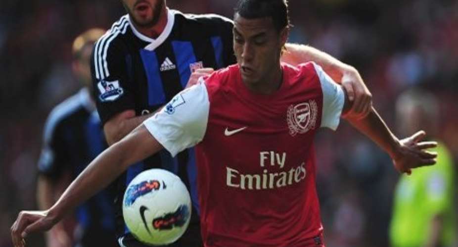 Gunners confirm Chamakh bid