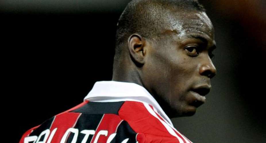 Mario Balotelli pledges not to walk off the pitch