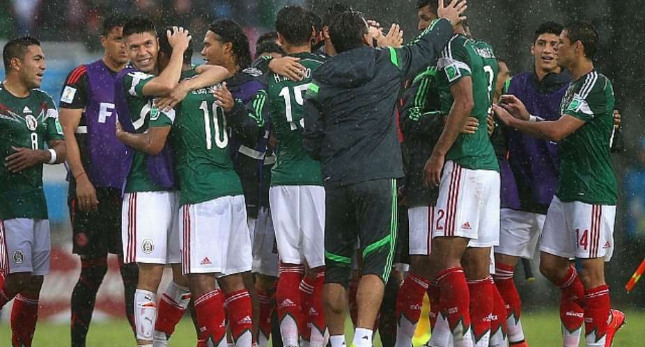 Mexico beat Cameroon 1-0
