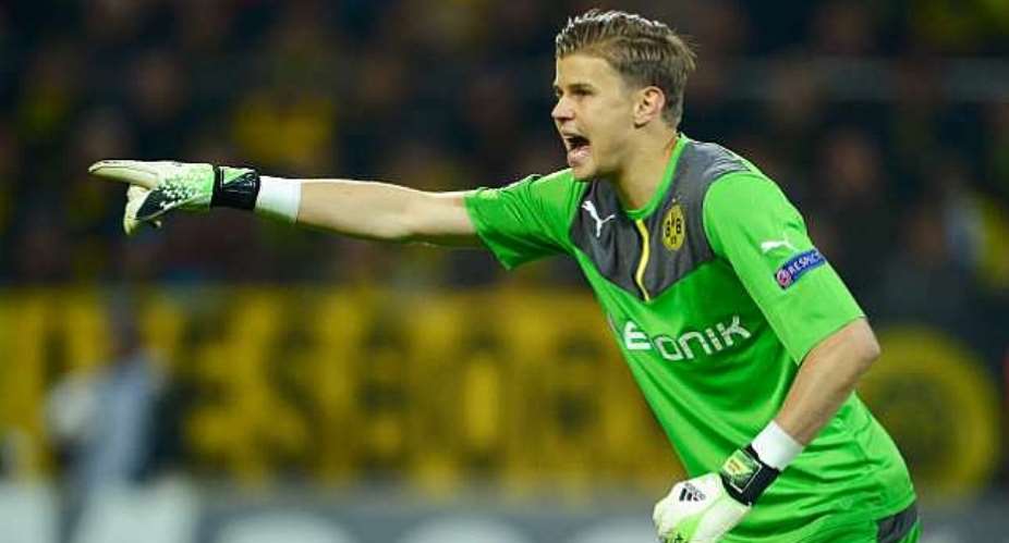 Australian goalkeeper Mitchell Langerak staying at Borussia Dortmund
