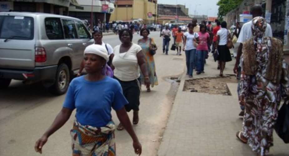 Pictures show pedestrians walking freely on pavements in the Central Businesses District of Accra as the AMA decongestion exercise got underway.
