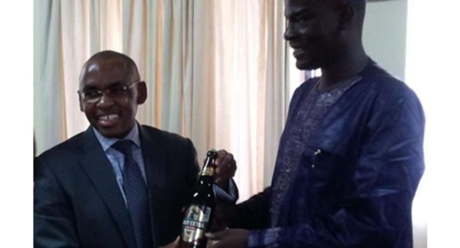 Mr. Peter Ndegwa l MD of GGBL presenting the Ruut Beer to Haruna Iddrisu, Minister of Trade.