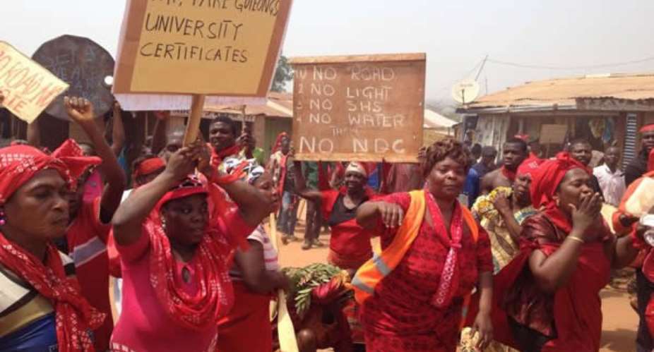 Residents in Upper Manya Krobo demonstrate over bad roads