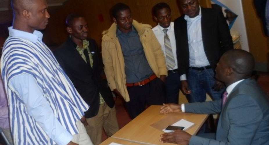 Roland Agambire interacting with some students at Robert Gordon University