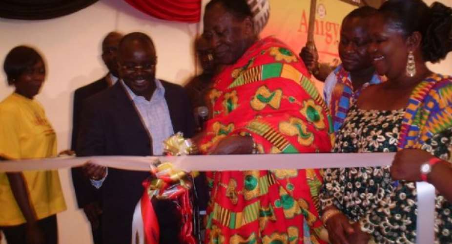 Nana Akyeampemhene officially inaugurating Anigyefm