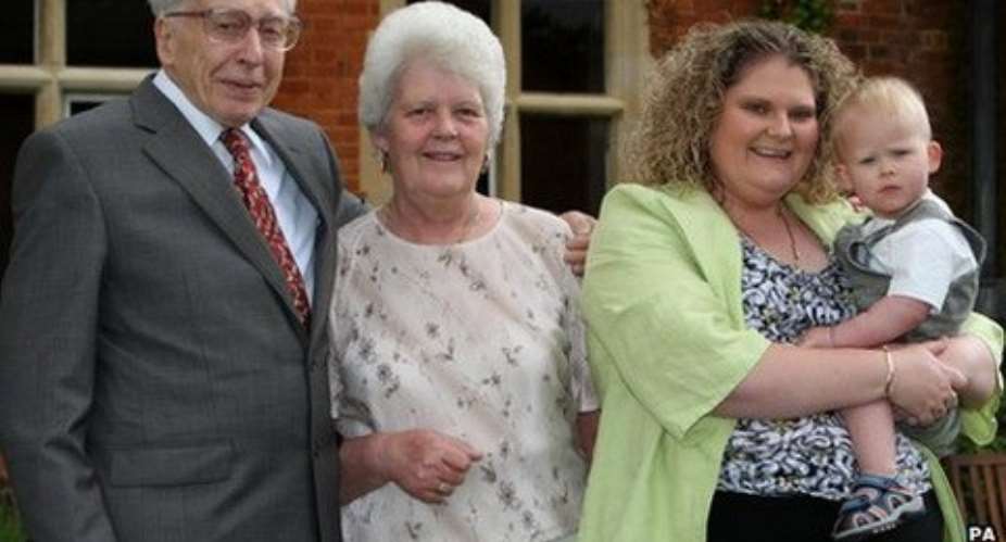 Louise Brown celebrated her 30th birthday in 2008 with her mum Lesley, son Cameron and IVF pioneer Prof Robert Edwards