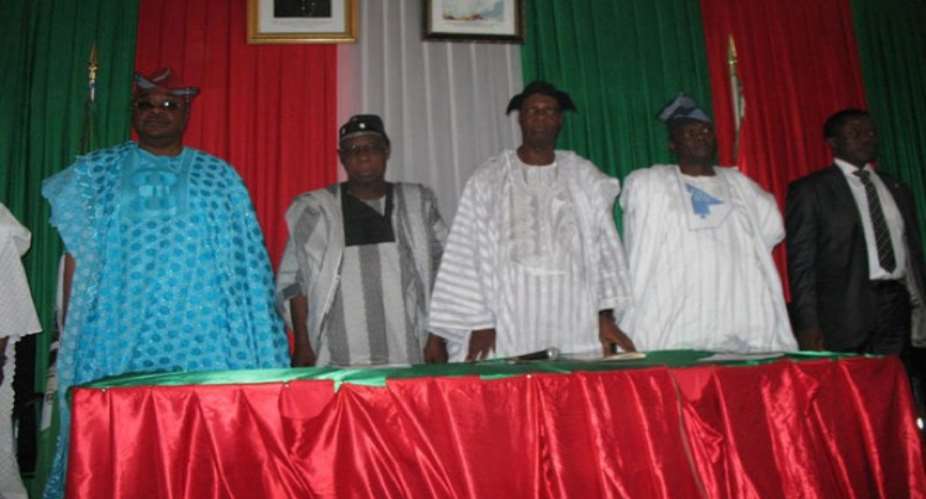 PHOTO: FORMER PRESIDENT OLUSEGUN OBASANJO (2ND LEFT) WITH PDP SOUTH-WEST PARTY LEADERS DURING ITS SATURDAY MEETING IN IBADAN, OYO STATE.