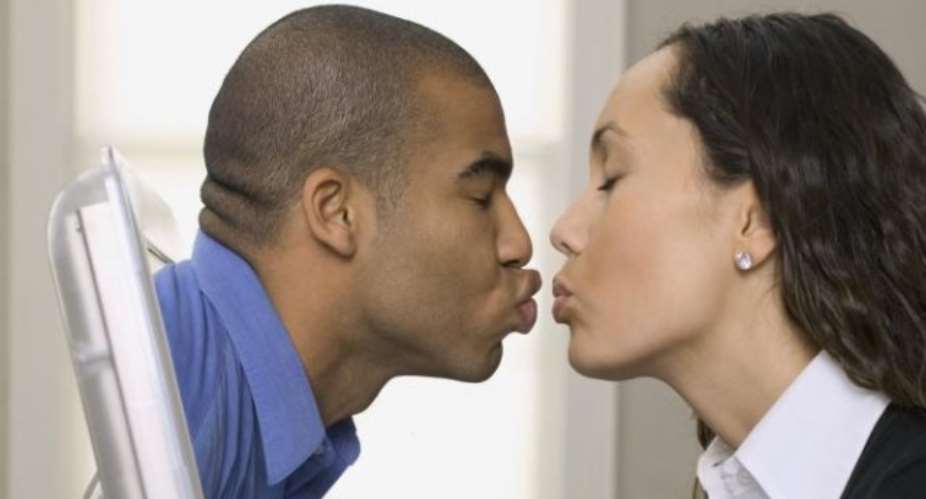 4 Reasons Why Nigerians Prefer Online Dating