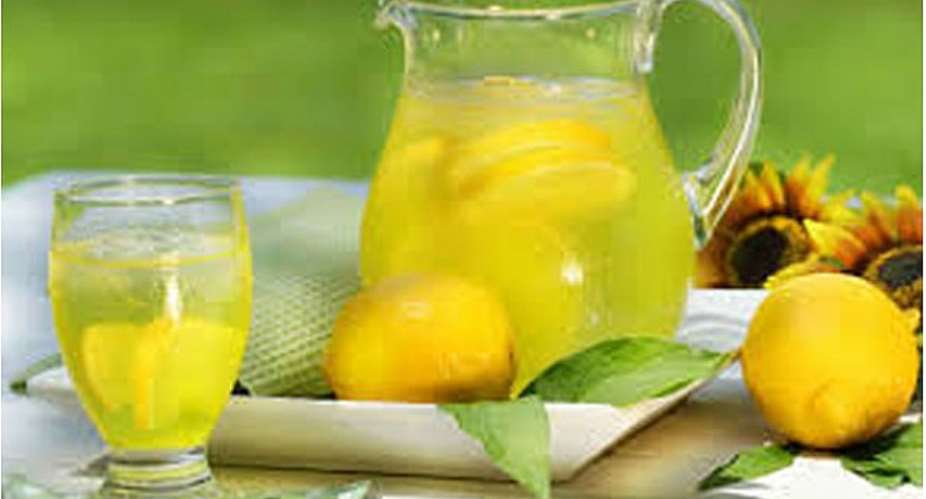 7 Reasons You Should Start Drinking Lemon Water