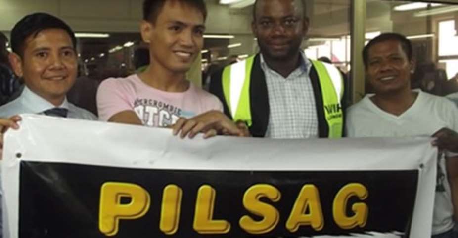 Tagoe beats Pontillas in controversial decision in Asamoah Gyans second boxing bout