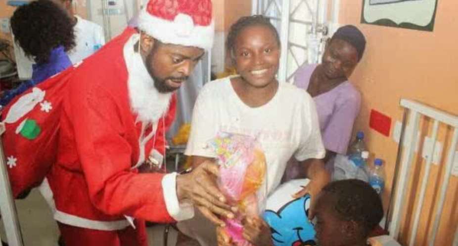 Comedian Basketmouth Dresses Up As Santa And Pays Visit To Kids In The Hospital