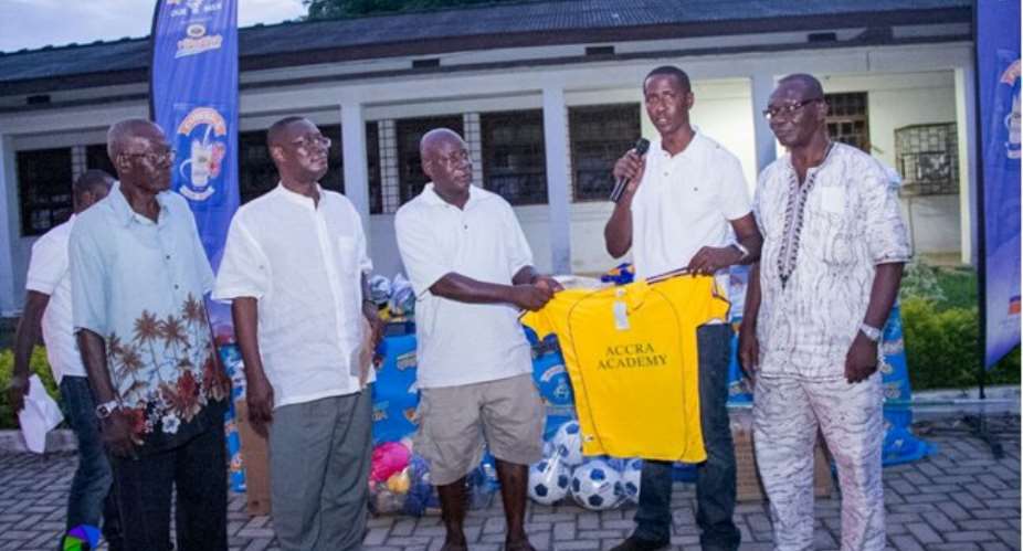 Accra Academy 2000 Alumni inaugurated; donates sports equipment to school