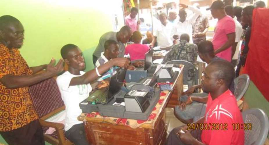 Biometric voter registration gets to slow start in Kumasi