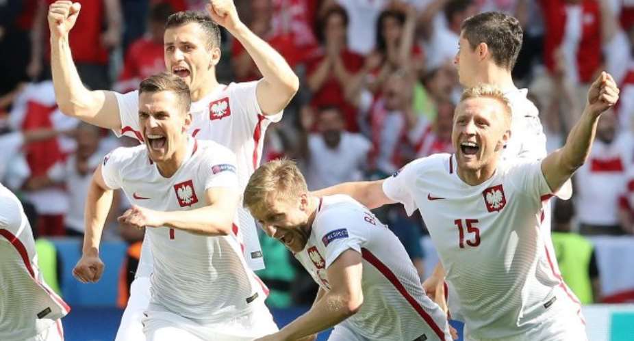 Poland into quarter-finals after penalty shoot-out win over Switzerland, Granit Xhaka the villain