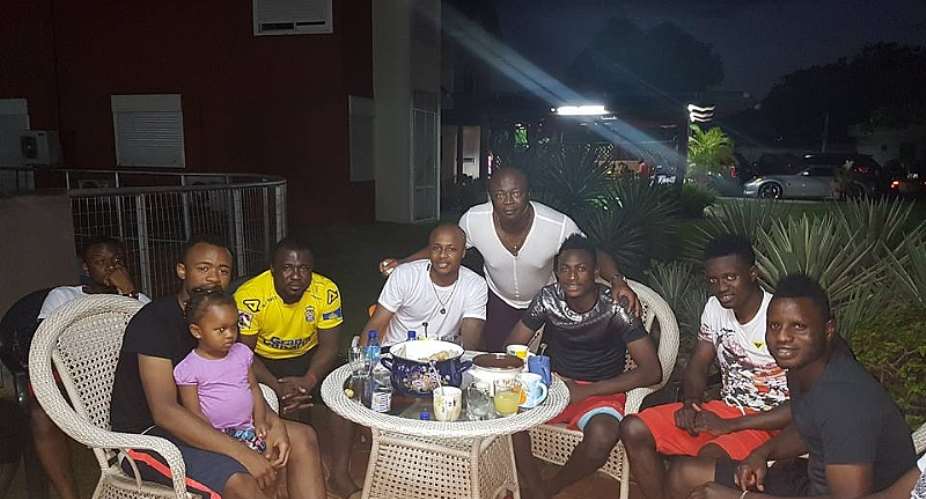 Ghana footy legend Abedi Pele hosts Black Stars players at his residence