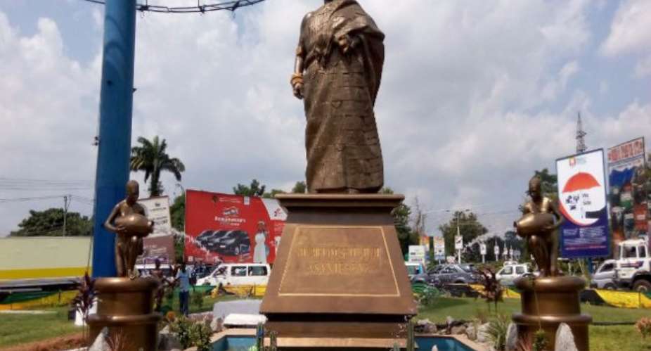 Statue of Otumfuo Osei Tutu II unveiled in Kumasi