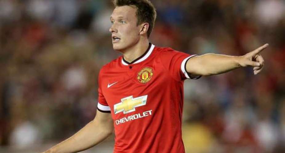 Phil Jones calls on Manchester United to attack against Chelsea