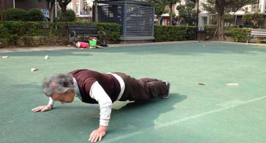 What a wow!! 81-year-old woman does 100 push-ups in five minutes