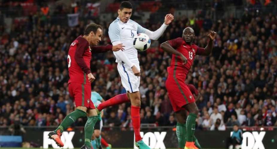 Chris Smalling grabs late winner as England beat 10-man Portugal
