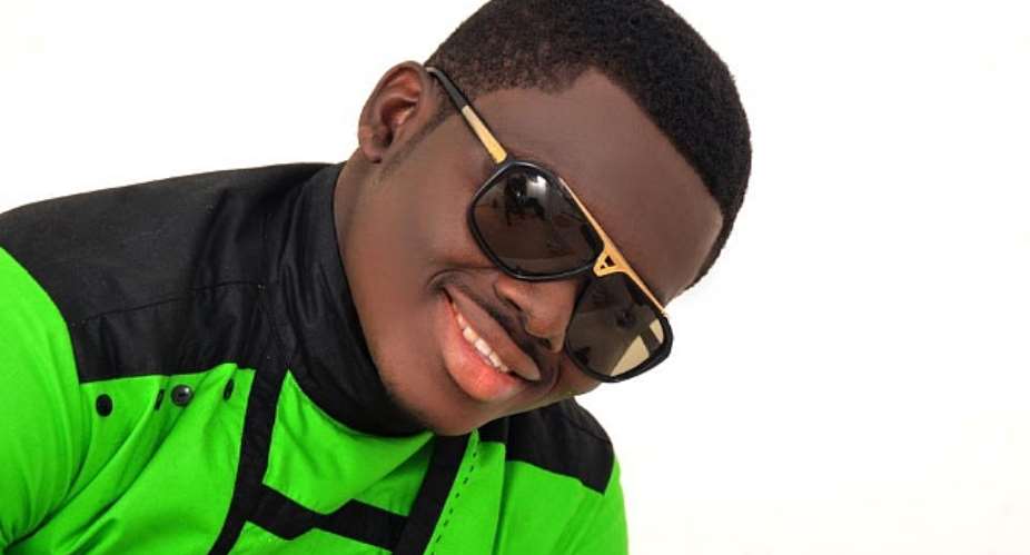 INTERNATIONAL R&B SINGER “IYAZ” PRAISES NINO!!!