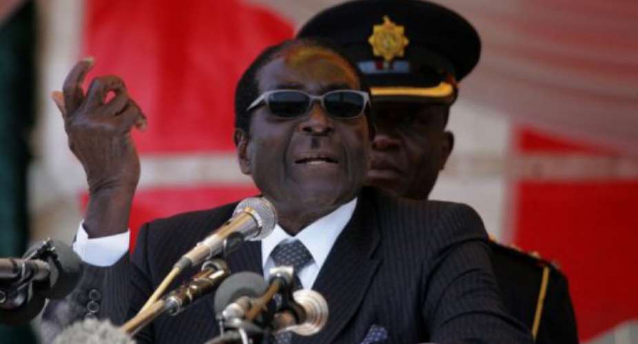 Thousands stage pro-Mugabe march in Zimbabwe