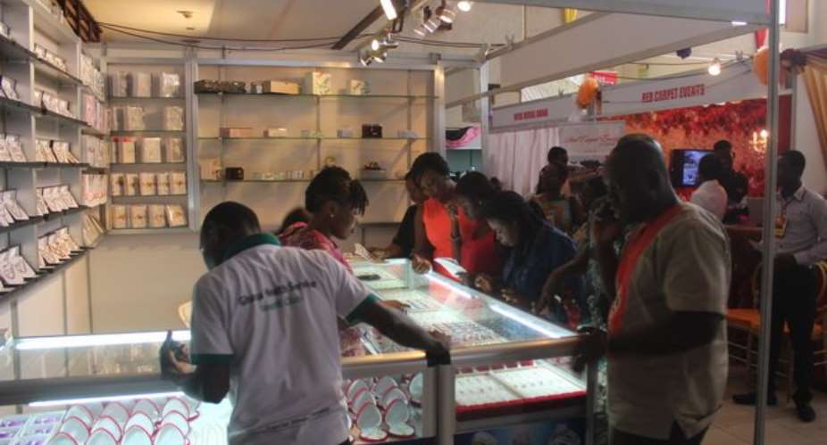 Patrons of Joy Beauty and Bridal Fair take advantage of offers from exhibitors