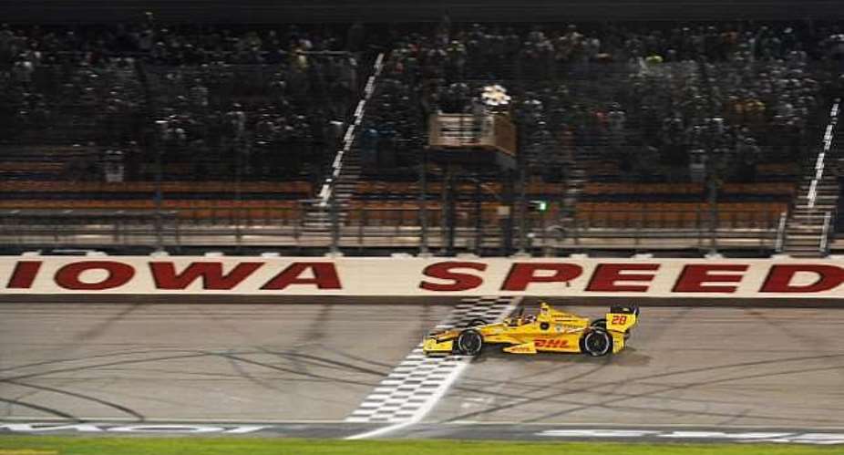 Ryan Hunter-Reay storms to victory at the Iowa Corn Indy 300