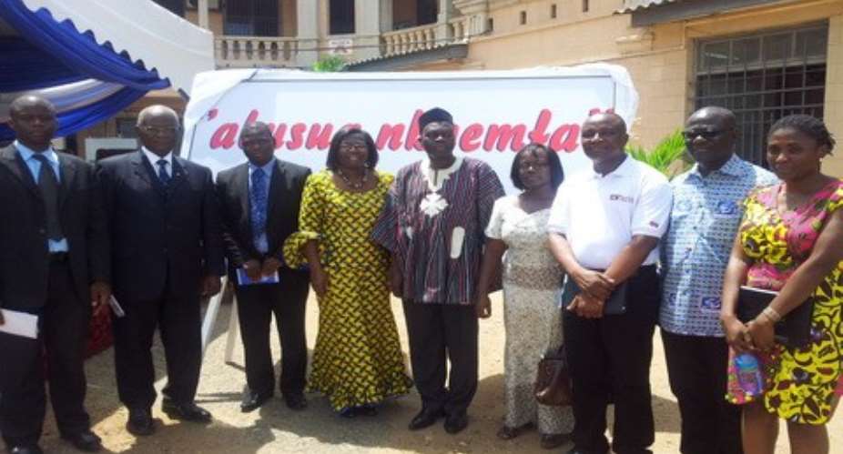 Afua Boahemaa Donkor (r); Mr. Oppong Yeboah,(2nd r); Mr. George Addison,(3rd r); Mrs. Charlotte Morgan-Asiedu (m), Mr. Abdulai Rafui (extreme l) and other dignitaries.