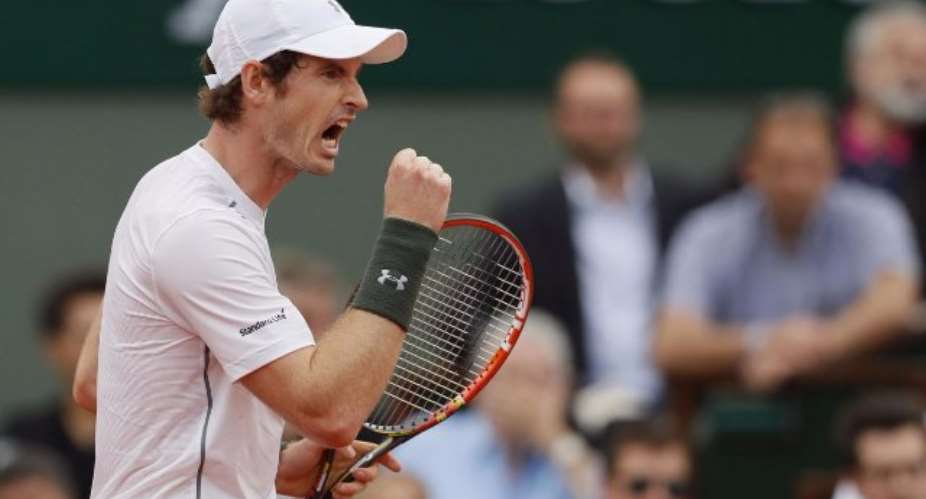 Andy Murray avoids huge upset to reach French Open third round
