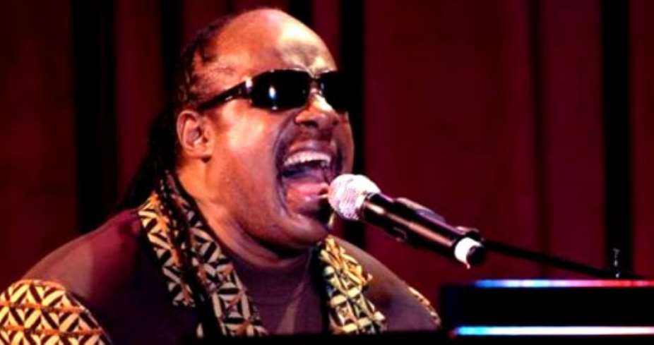 Steve Wonder receives French honour