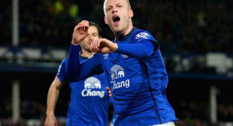 Contract renewal: Steven Naismith signs Everton extension
