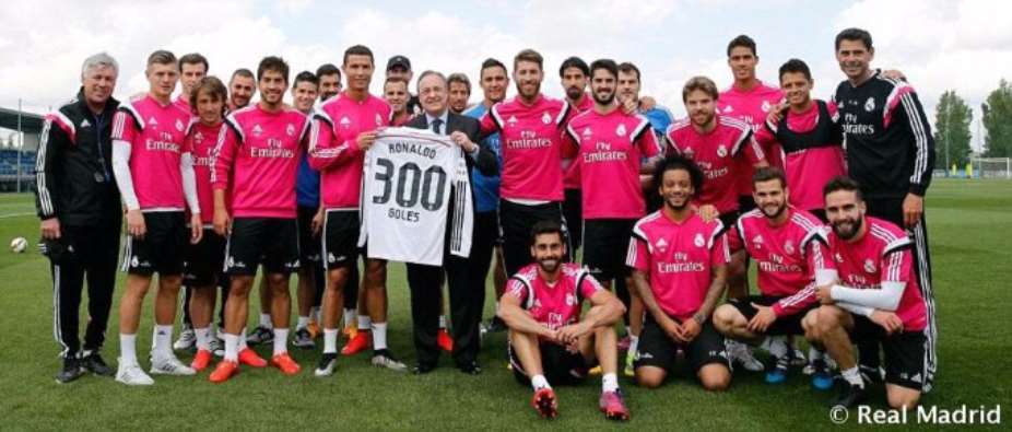 Ronaldo presented with '300' shirt by Florentino Perez and Real Madrid squad