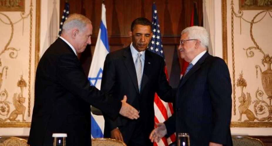 PHOTO: L-R: ISRAELI PRIME MINISTER, MR BENJAMIN NETANYAHU, US PRESIDENT BARACK OBAMA AND PALESTINIAN PRESIDENT MAHMOUD ABBAS IN NEW YORK ON SEPTEMBER 22, 2009. PHOTO: AP.