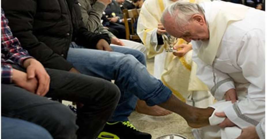 Pope Francis washes the foot of an inmate at the juvenile detention center of Casal del Marmo