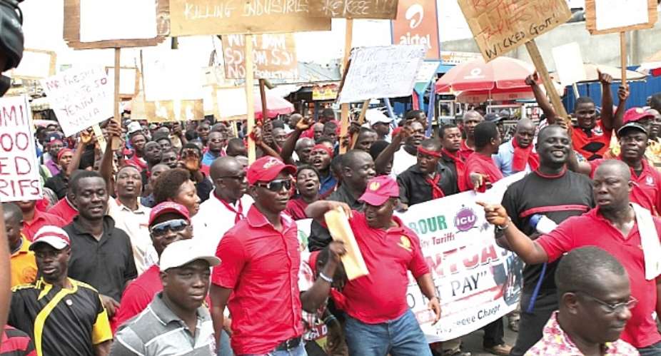 Tema workers hit the streets to demand reduced utility tariffs